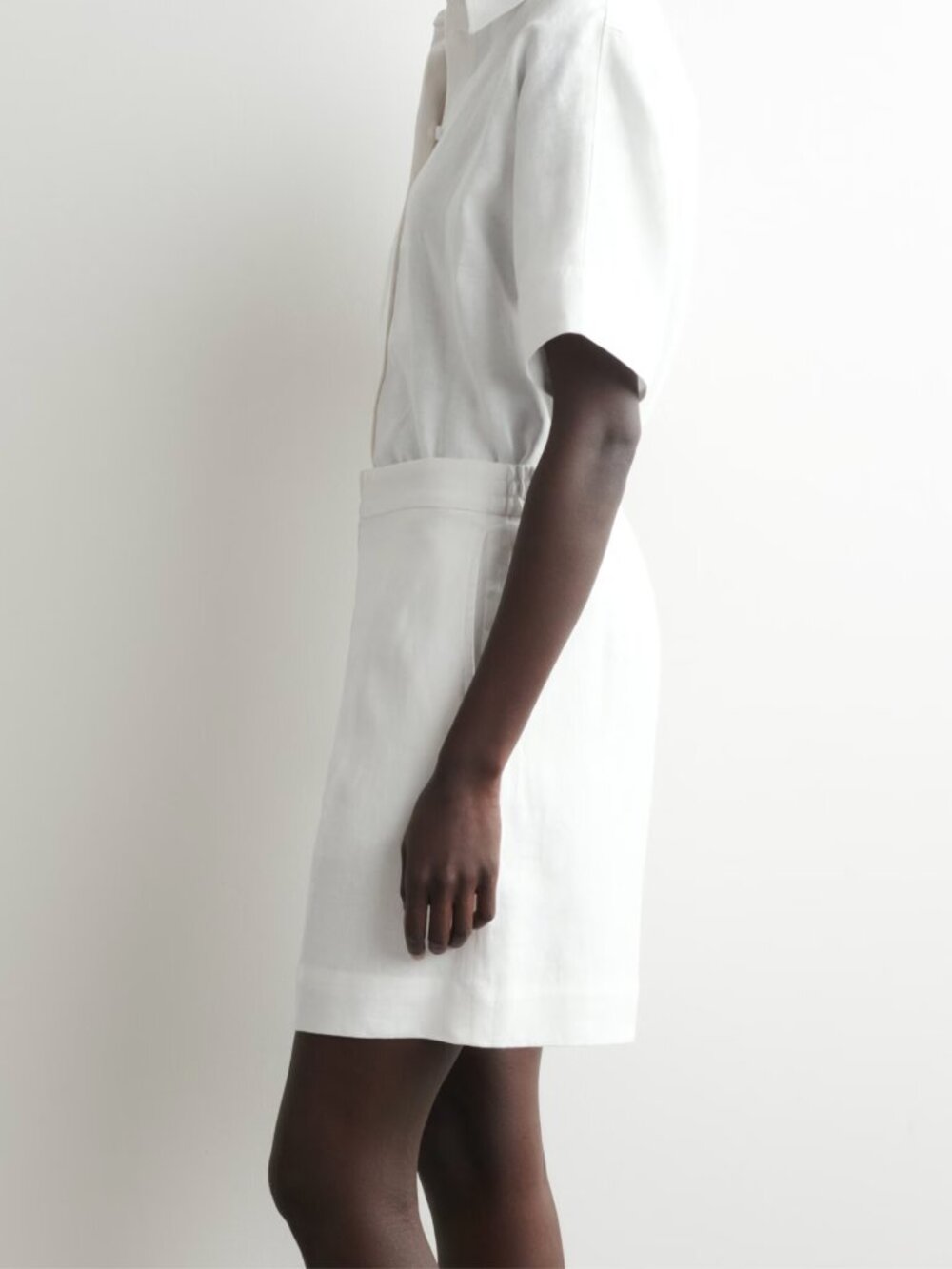COS White 100% Linen Pull-On Shorts Size Large - Picture 3 of 13